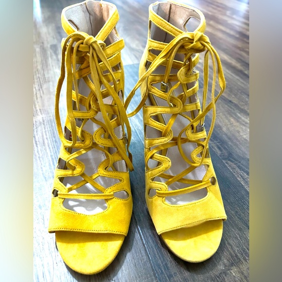 Louise et Cie Golden Suede Caged Lo-Kacy Lace-Up Heels Size 9M - Picture 1 of 8